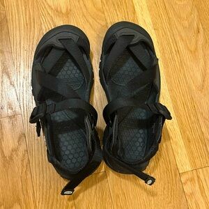 Keen Women's Zerraport II Sandal
US 6, almost new